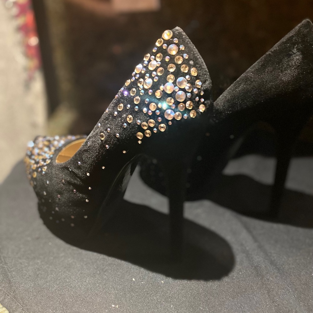 Studded stilettos $100.00⁉️ paid $345.00⁉️